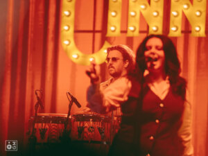 Cinnamon Gum - Inside Seaside