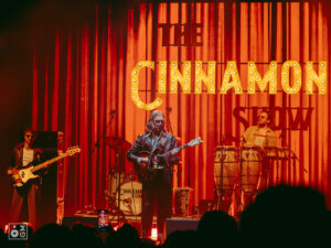 Cinnamon Gum - Inside Seaside