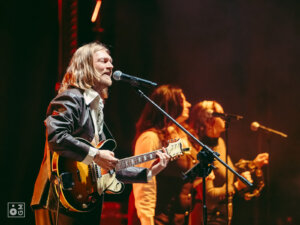 Cinnamon Gum - Inside Seaside