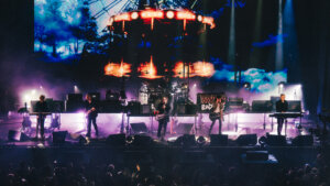 show p08+09 band thecure troxy 01 11 24 tompallant dsc00687 edit.jpg icnsg