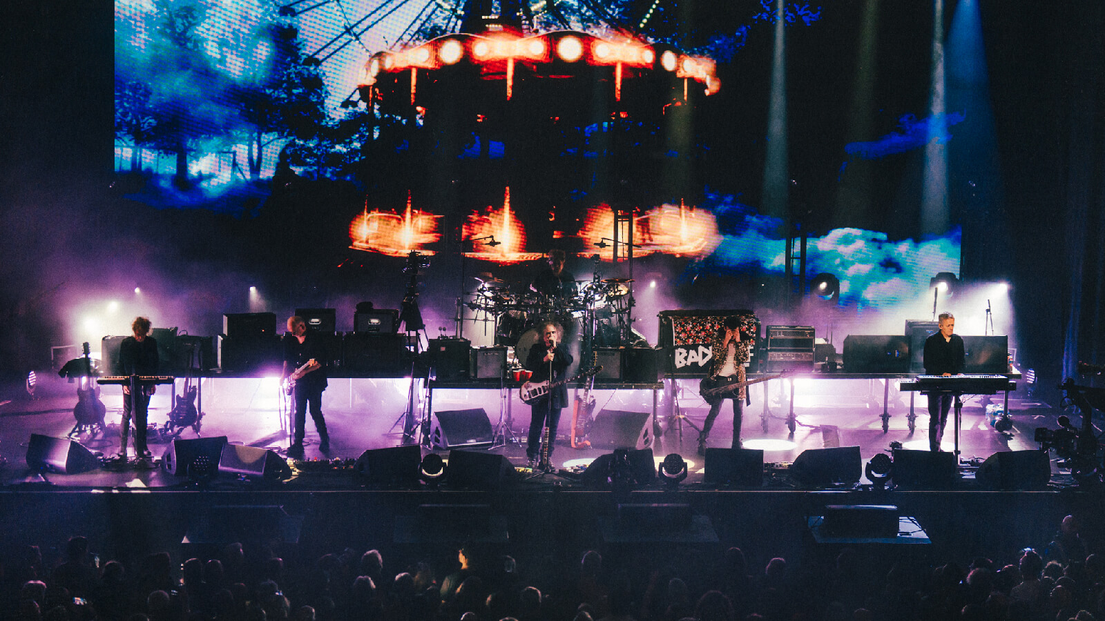 show p08+09 band thecure troxy 01 11 24 tompallant dsc00687 edit.jpg icnsg